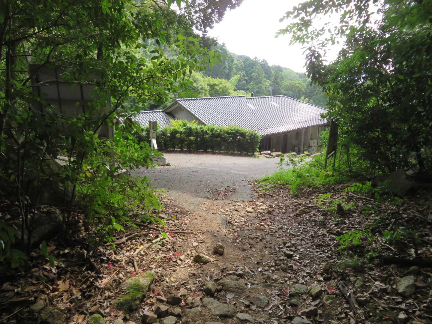 上野登山口まで下りてきました。あとはＰへ
