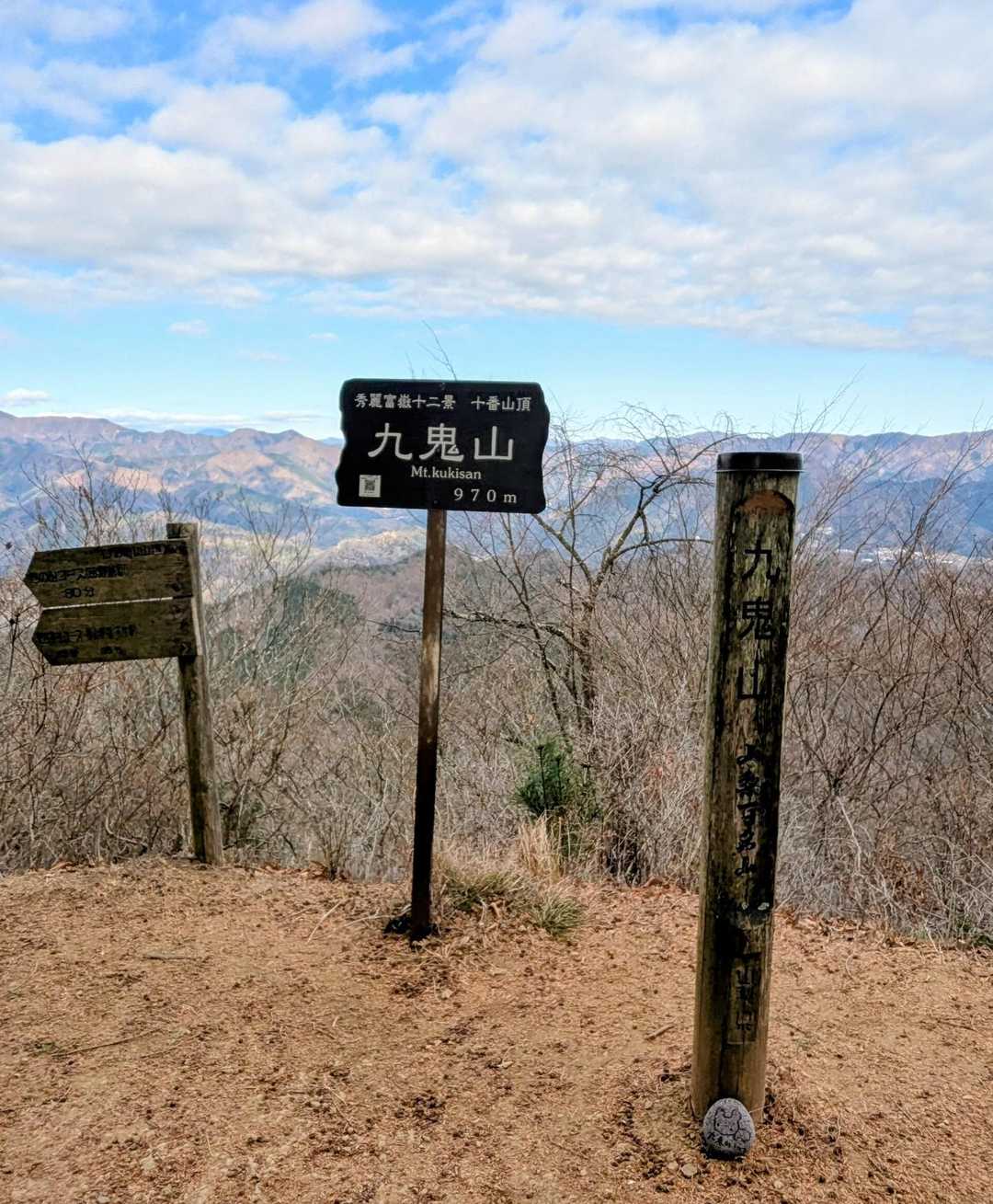登頂🙌
富士山🗻は雲が掛かり寒いので🥐☕🍜後、早めに下山開始🚶‍♀️🚶‍♂️