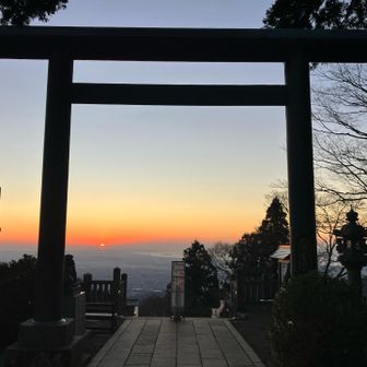 鳥居⛩️の奥から日の出🌅
良いね👍