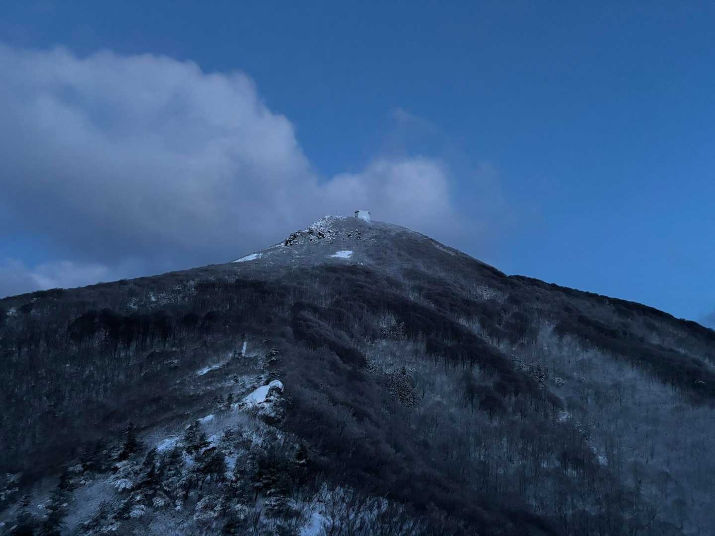 今回の元旦登山はここまで
春に登った釜臥山のピーク🏔️