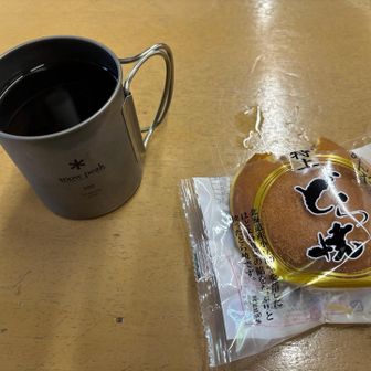 どら焼きとコーヒーで休憩
