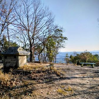 大阪湾のかなたに葛城金剛もかすむ