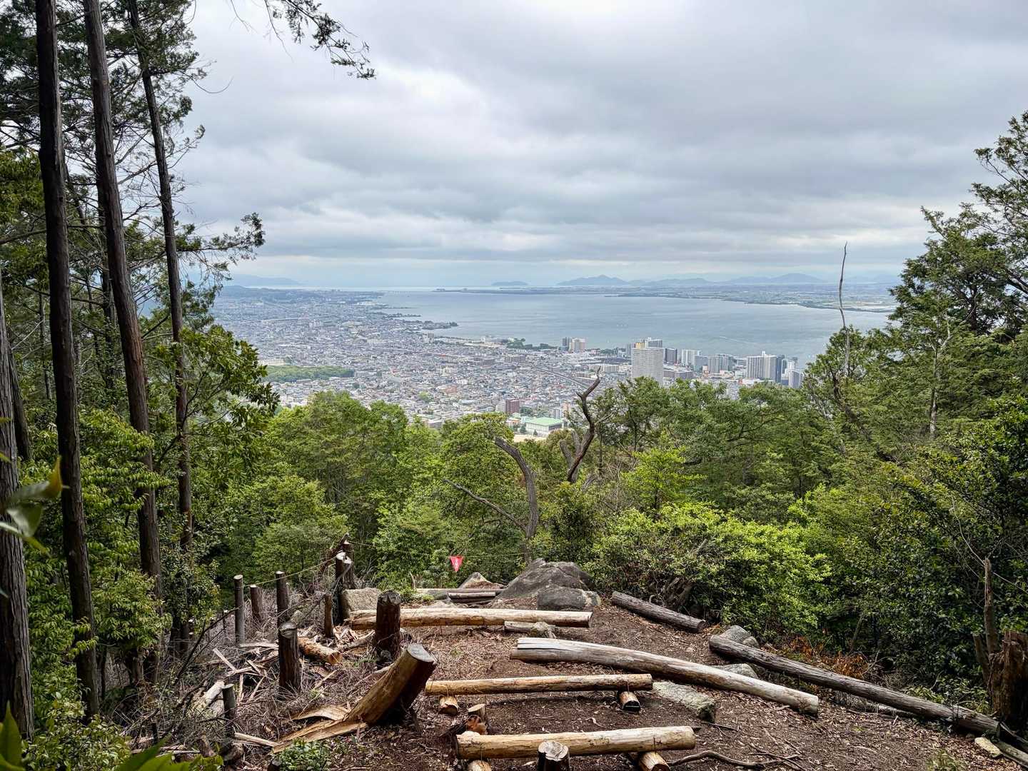 長等山山頂
空は真っ白やけど、絶景✨