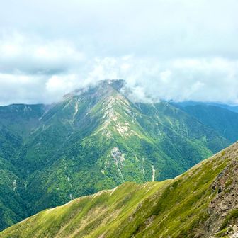 私の目標、赤石岳を綺麗に写真補正😚