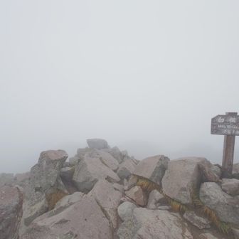 こっち方面が別ルート？よく調べてから下山開始。