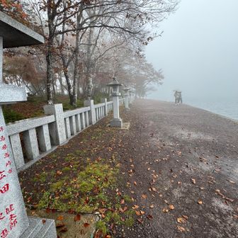 こんな近くなのに、大沼は岸辺しか見えない
