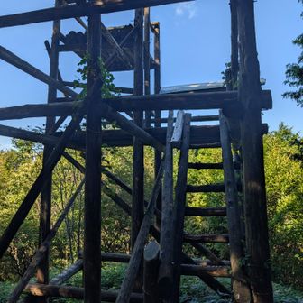 展望台に向かう。朽ちてるので、今日は登りましたが、危ないから登らない方が無難かと思います。⚠️