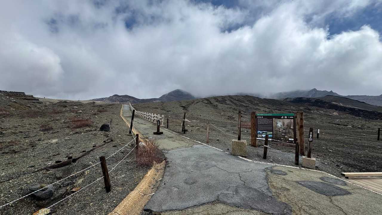 阿蘇山（中岳・高岳・高岳東峰）、砂千里ヶ浜から の写真 2