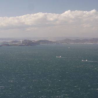 先ほどの展望園地よりも障害物が少なく遥かに視界が広がっている。