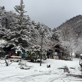 予想通りそこそこ積もってます
登山届出して出発