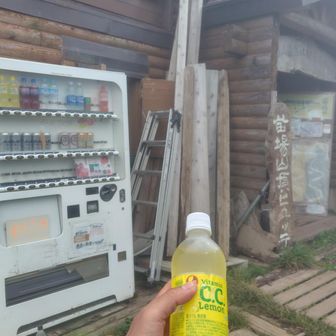 苗場山頂ﾋｭｯﾃでﾄﾞﾘﾝｸ購入。400円。