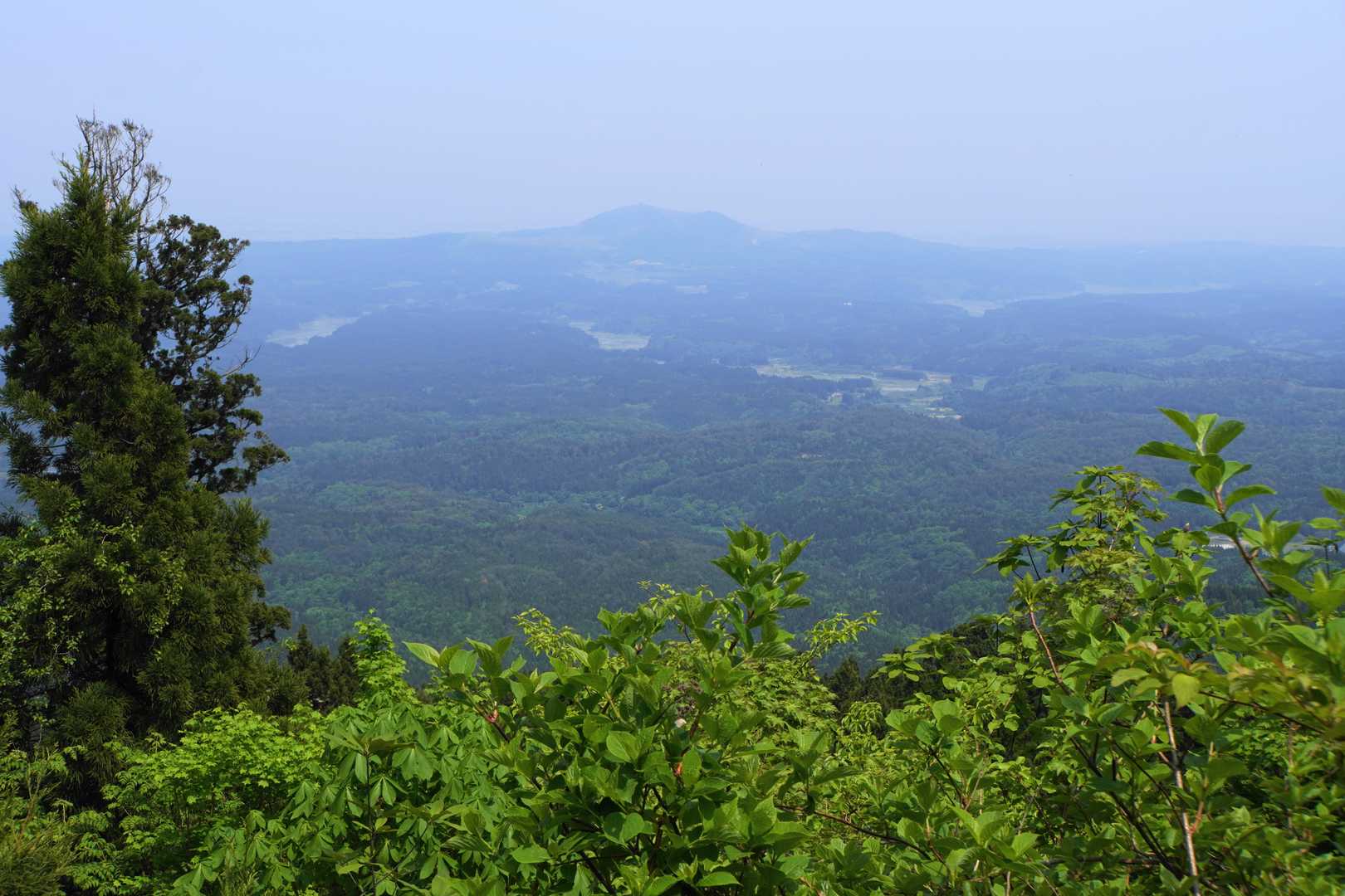 寒風山、今日はPM2.5か、霞んでいます、