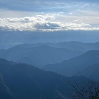 雲多いけど、山並みが良き