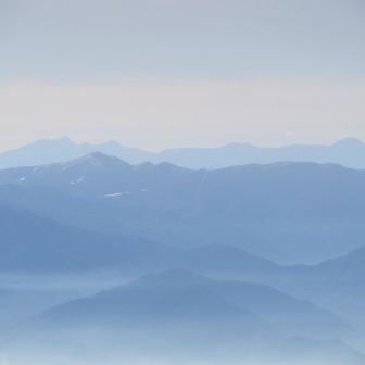 遠くに
八ヶ岳