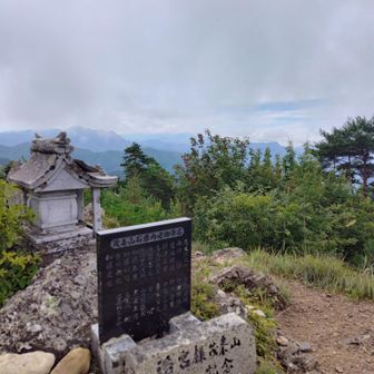 天皇陛下も登られたんだなあ😲✨
決してメジャーではないお山なのにすごい！