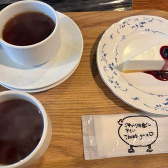 みくりが池温泉では憧れのチーズケーキをいただきました！コーヒーと共に。手書きメッセージもなんか嬉しい♪
