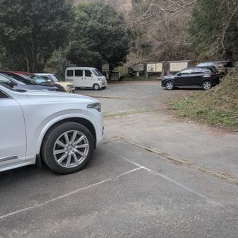 今日は 日曜日  ８時過ぎ
水無駐車場🅿️には  
もう 数台の車有り🙆
