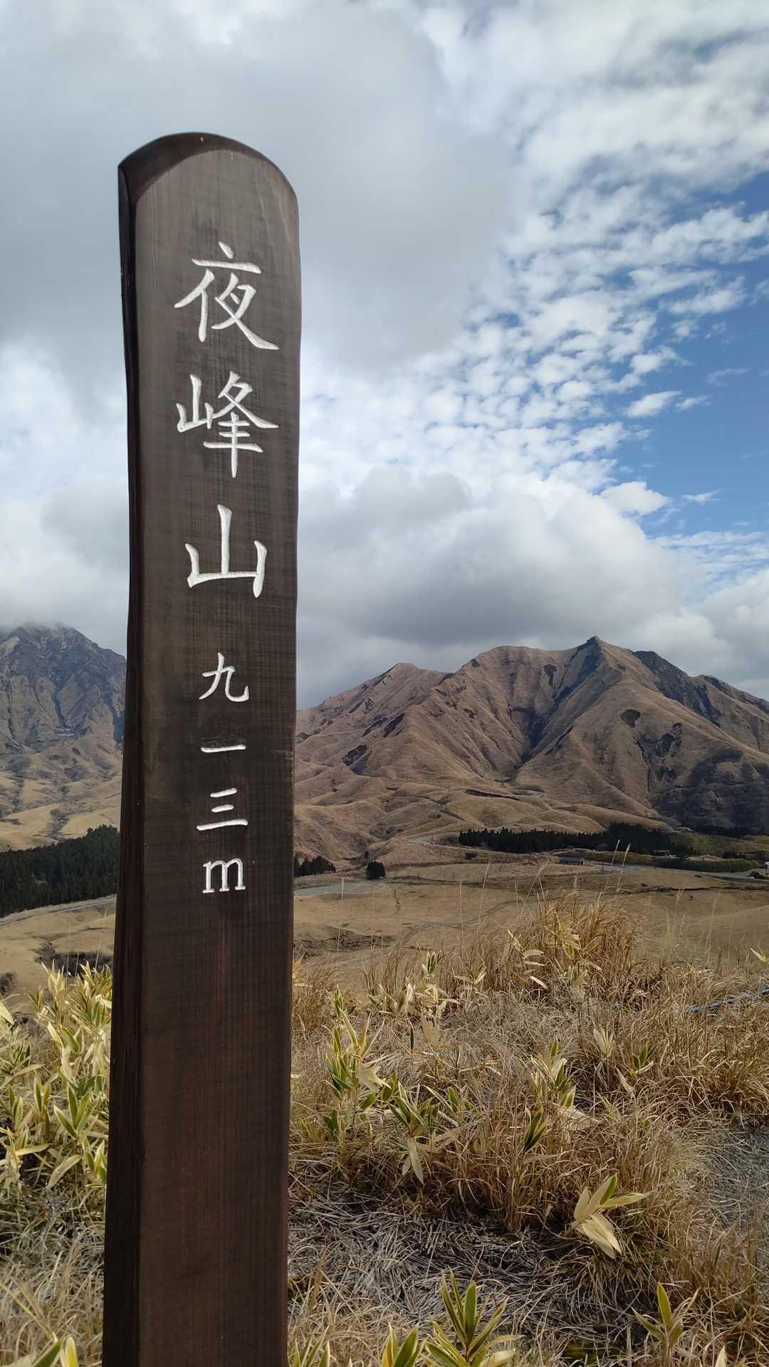 山頂表示板が真新しい!!👌