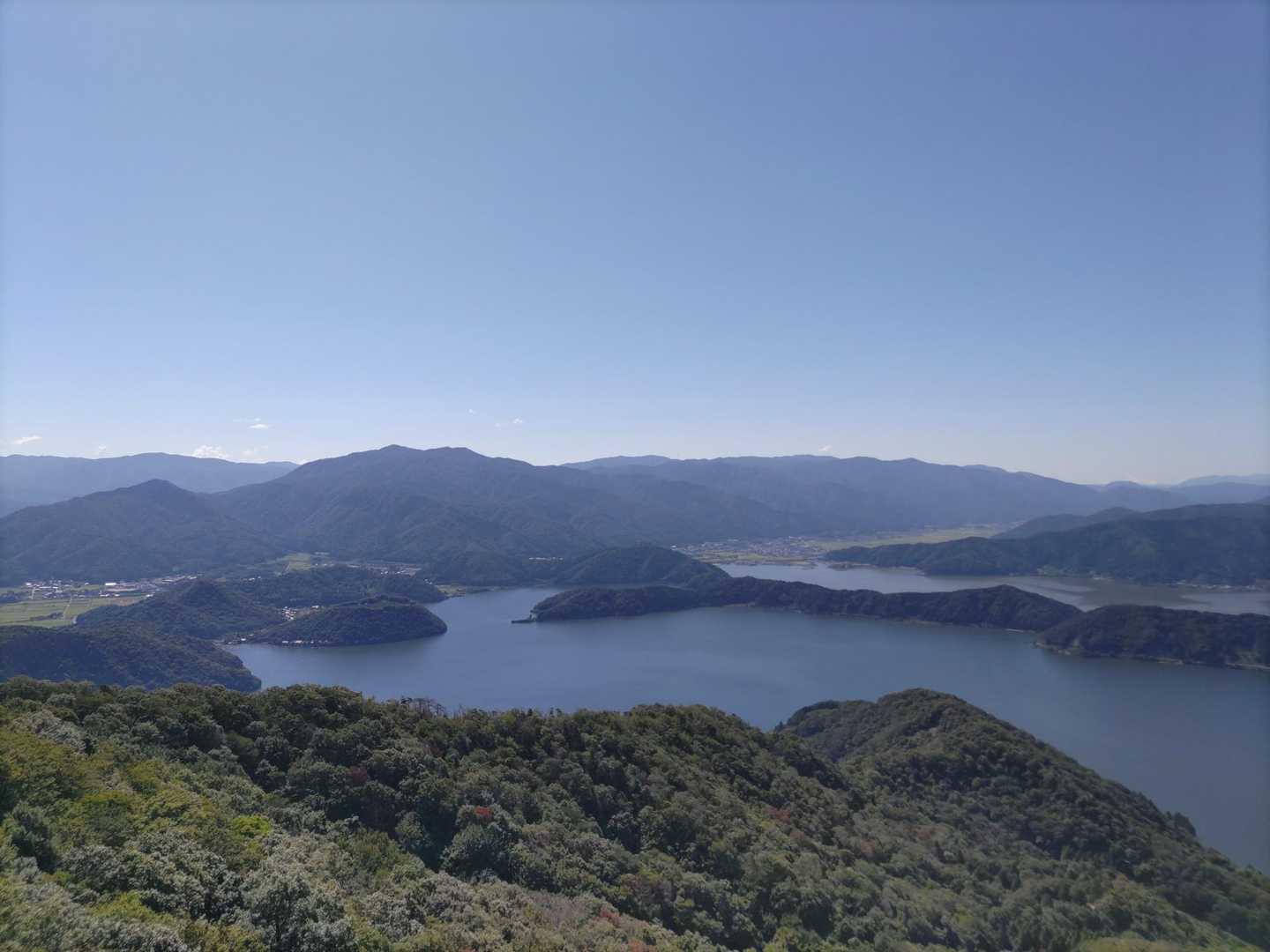 三重県方面
若狭町の手前に水月湖
奥には武奈ヶ岳🗻🗻
