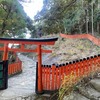 降って、神倉山の中腹にある神倉神社。