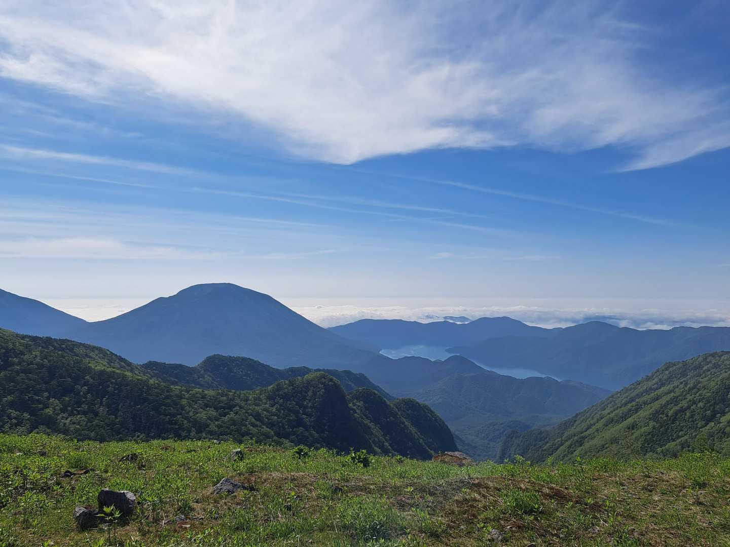 稜線へ
すぐに男体山がこんにちは