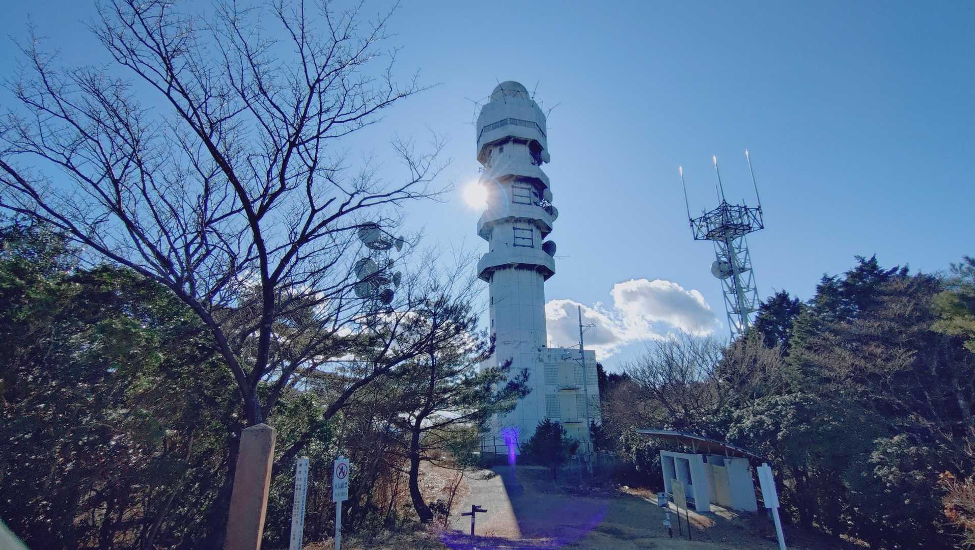 高鈴山山頂の雨量観測所