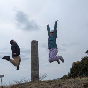 ここは岩の上というわけでもない
思いっきり跳んだ🙌🙌
…この後事件が
着地でバランスを崩した夫が斜面を転がり落ちて行ったのだ！