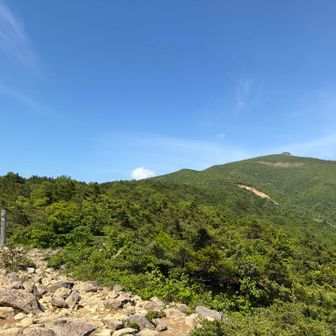 安達太良山頂が見えます