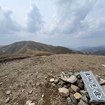 東雨乞岳から見える雨乞岳