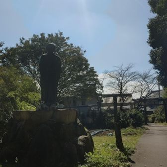 坂本龍馬の銅像がありました
逆光で真っ黒にしか見えない💦