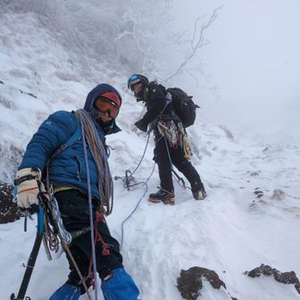 余裕の2人
もう少しトラバースして、大同心稜を下山しました。本当に辛かったのは、赤岳鉱泉から行者小屋までの登山道でした。体力不足です。