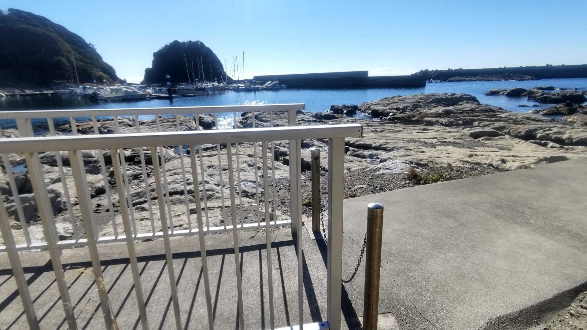 更に岩岩行って、ちょっとビミョーな道を抜ければ舗装路へ👣
