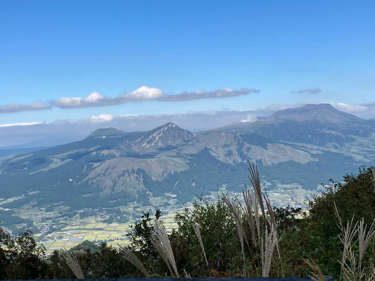 初めての山
ソロでもわかりやすく、登山口までのアクセスも大丈夫でした👌
近くの高城山へも行こうとしましたが、登山口が分からずにやめました。無理はしません。
快晴の中、気持ちよく歩け、無事に帰り着いたことに感謝です😊