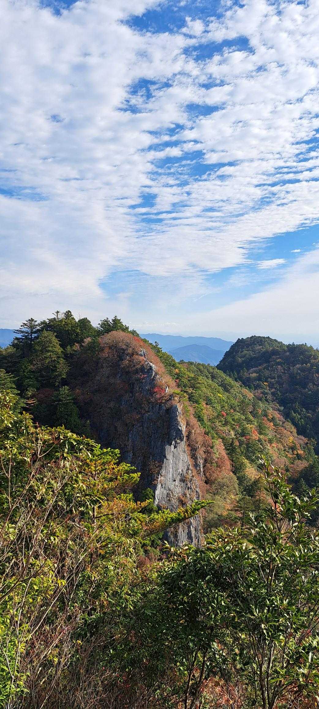 畝傍山眺望所から馬鹿だめしに向かって📷
