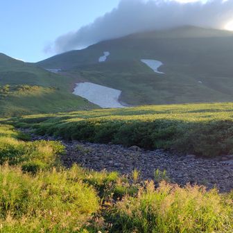 心字雪渓から伏拝岳へ