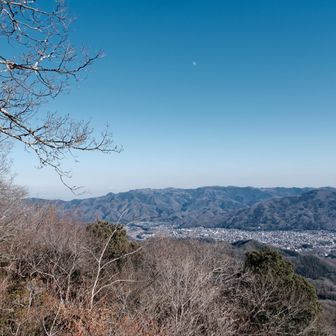 釜伏山から大霧山までの外秩父連山
その手前の蓑山