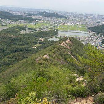 尾根歩き　300mの低山だけと景色良いね👍