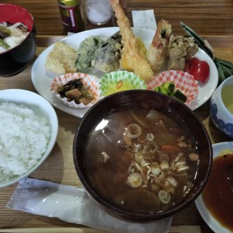 豚汁、てんぷら、おそば！