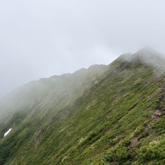 ちょっとだけ晴れ稜線が見れる