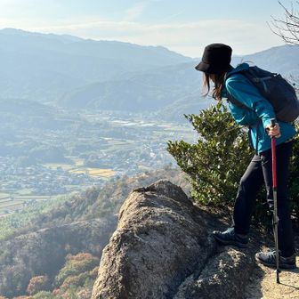 笠松山東峰三角点からの絶壁