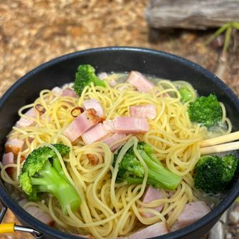 前巻機山でお昼
広くてベンチがあるのはここくらい
久々にパスタ作った🍝
ご飯食べて休憩したら足の痛みだいぶ良くなった😊よかったぁ！！