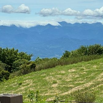 近畿の屋根　大峰山系

滝雲が降りているのが見える