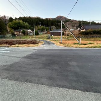 さてさて、いよいよ登山開始です♪٩( 'ω' )و

駐車場から国道に出て、歩道を渡ります。