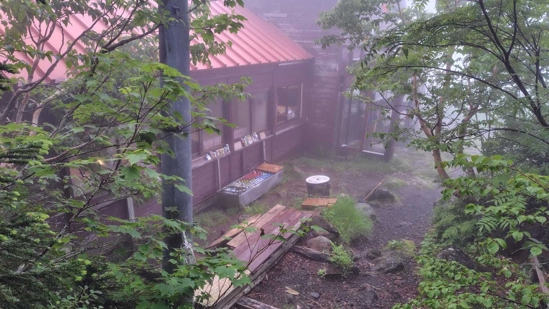 スゴ乗越小屋に到着