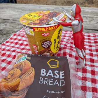 🧑‍⚕️ヒィーハァ〜
　　　ヒィーハァ〜
　　　　言いながらも

⛰️東鳳翩山．とうちゃこ
　今日は風もないので
昼食は．ここでしょう〜と

💕大好き
　　カレーメシ
　　　5分が長く感じるョ
　　早く食べたい
