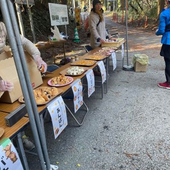  A1にいいペースで到着✨
ここのエイドのクッキーが
去年めちゃくちゃ美味しかった‼︎
今回はジップロップ持参🤣