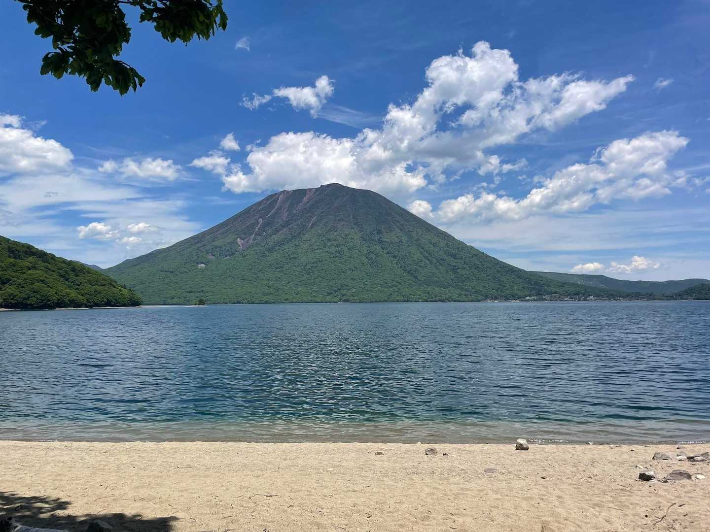 湖畔からの男体山⛰️