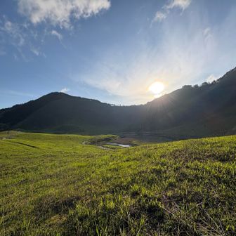 素晴らしい景色で大満足。

まだまだここにいたいのですが、
次の目的地〝尼ヶ岳〝に移動します。