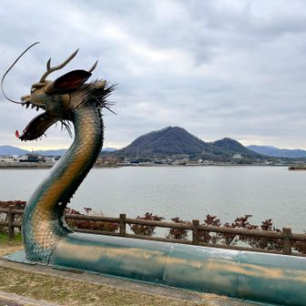 次は三郎池の向こうの上佐山へ❗️
シャランラーンをしたい気持ちですが、ここでは我慢します😅