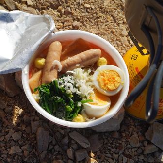 昼食、トッピングがいろいろと‼️